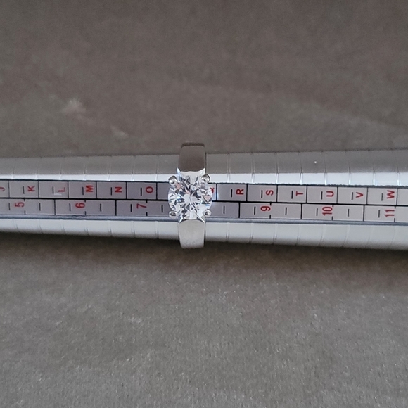 Stunning Latasia Crystal Ring - Picture 3 of 7